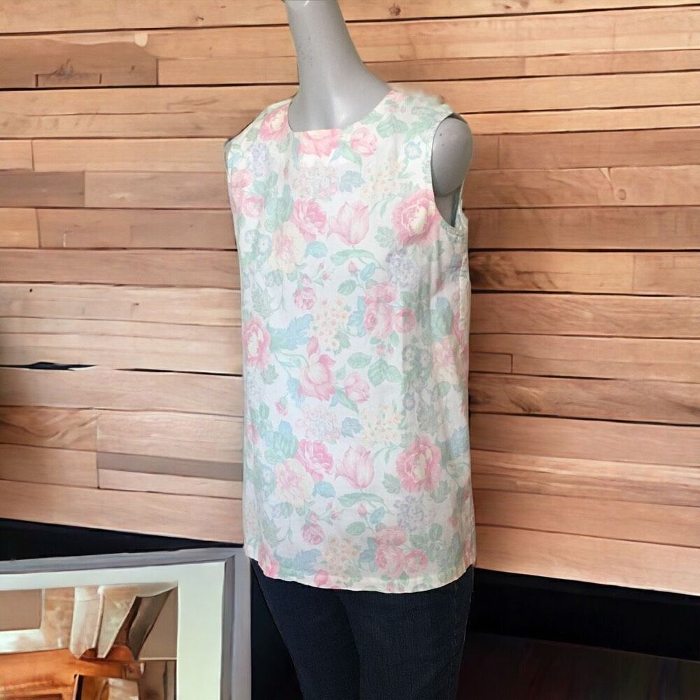 Floral‎ Sleeveless Blouse Keyhole Back tank top shirt size medium cottage core